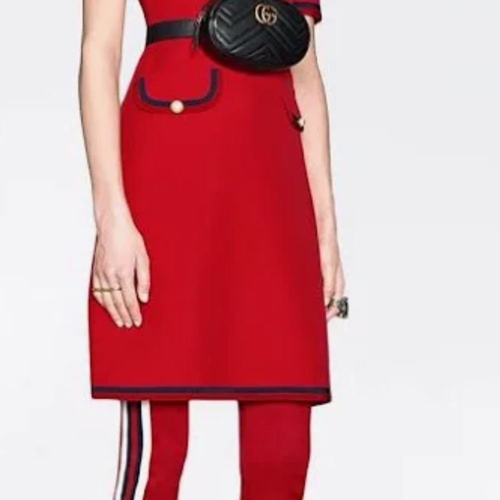 Gucci Black Crossbody Bag with Gold Logo - Picture 7 of 7